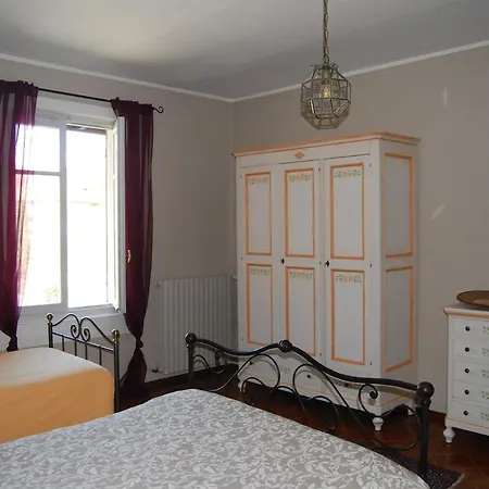 La Casa Di Fronte Holiday home *