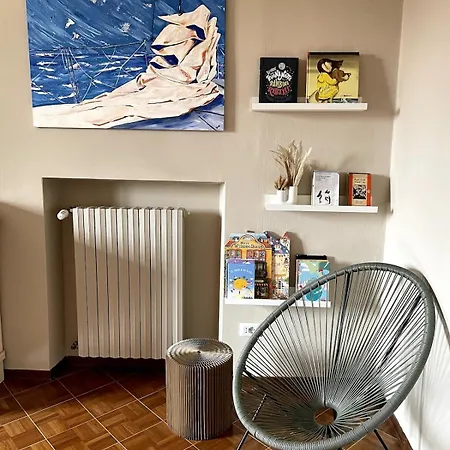 La Casa Di Fronte Holiday home *